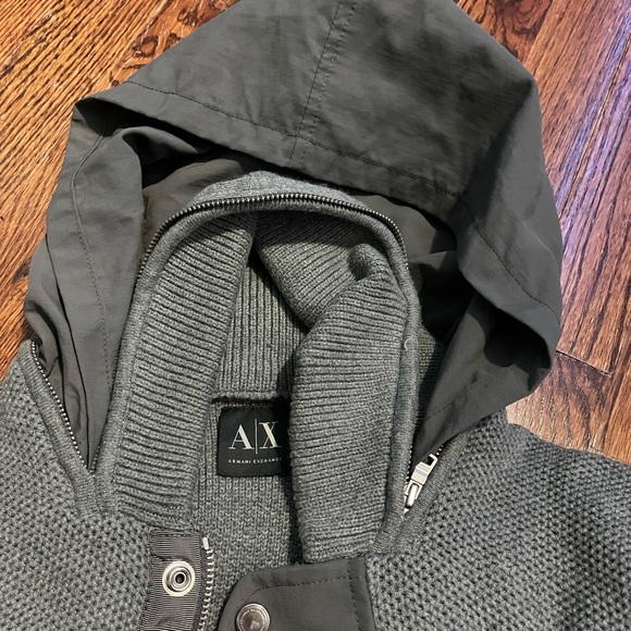 Armani Exchange Sweater w/hoodie - Picture 4 of 6